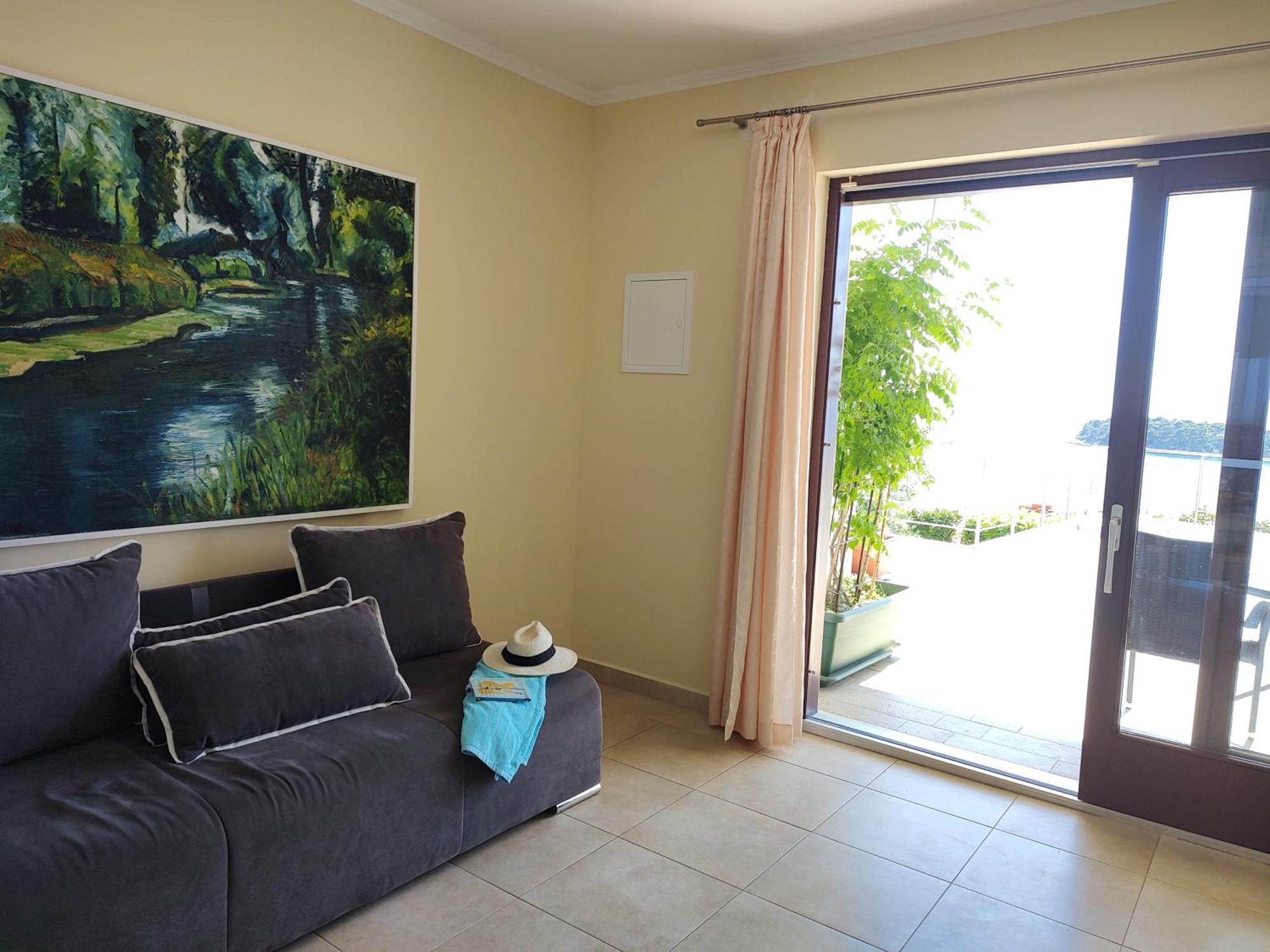 Oliva Lozica Apartment *